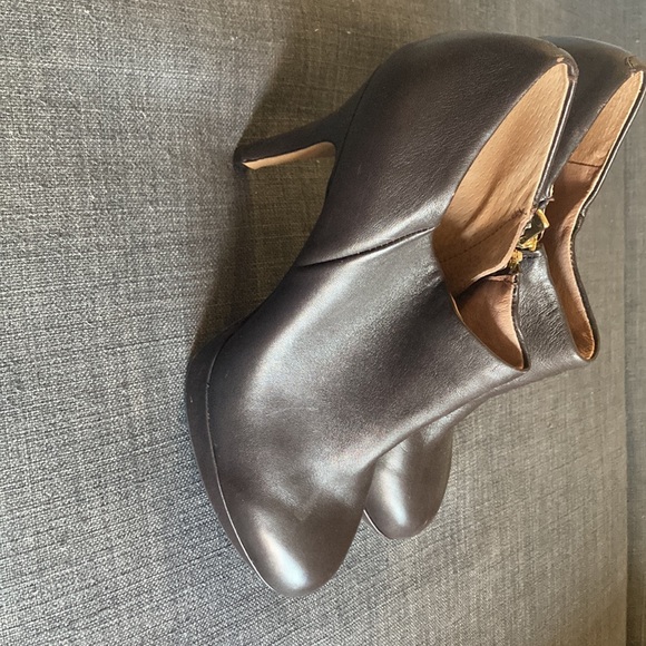 Vince Camuto leather booties - Picture 2 of 6